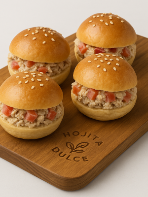 Sanguchito de atún con tomate