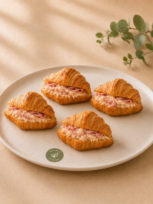 Mini croissant con pollo y jamón