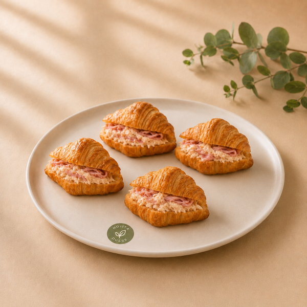 Mini croissant con pollo y jamón